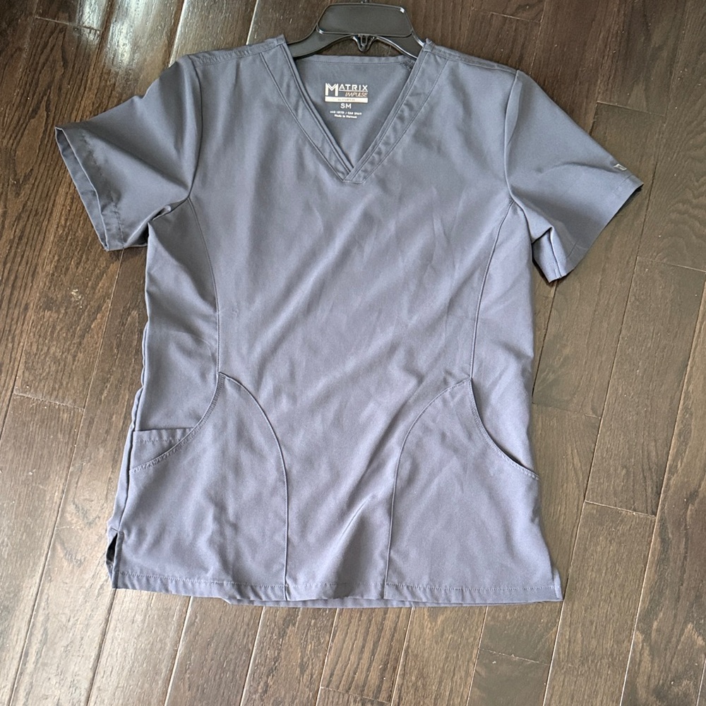 Women’s Matrix Gray V-Neck Scrub Top! New without tags.